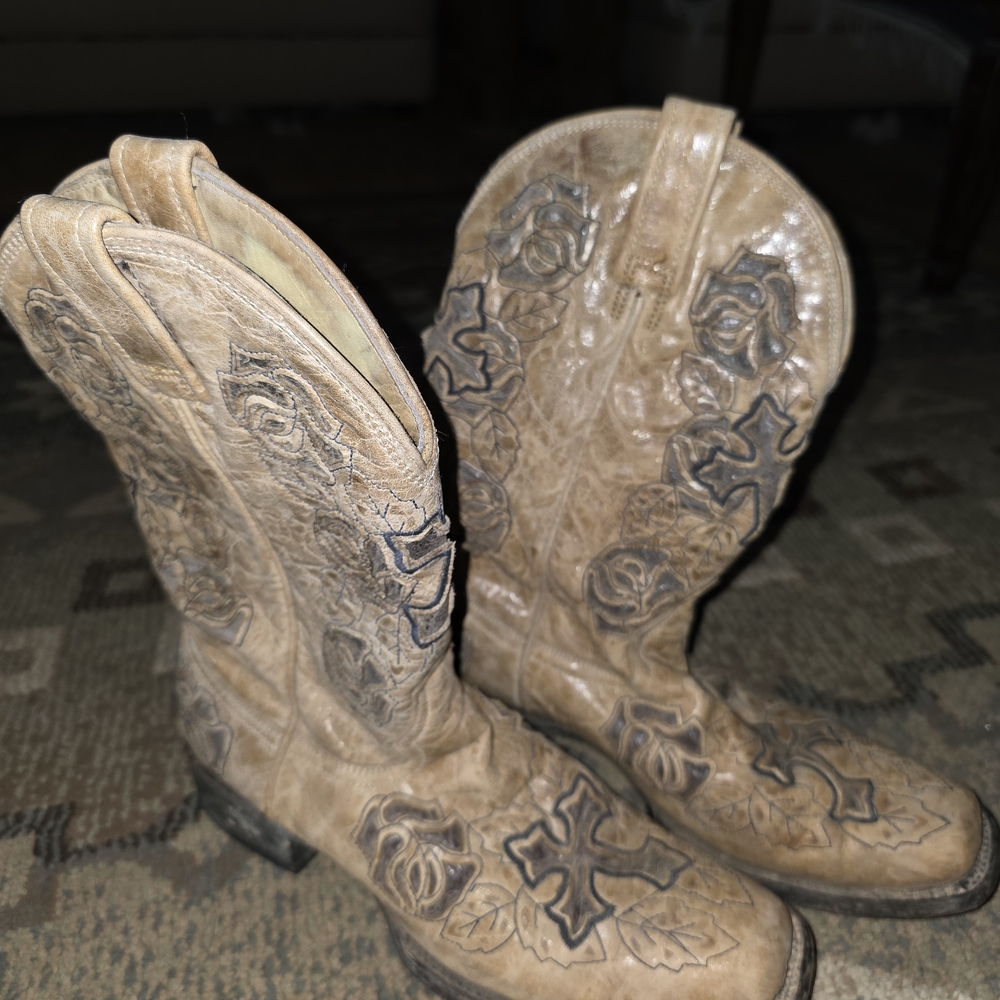 Corral Tan and Black Cowgirl Boots